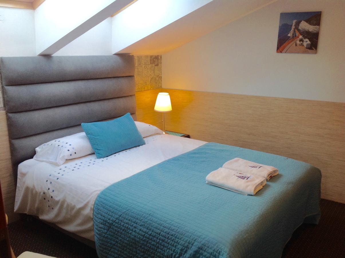 Villa 33 Blisko Plazy ソポト エクステリア 写真