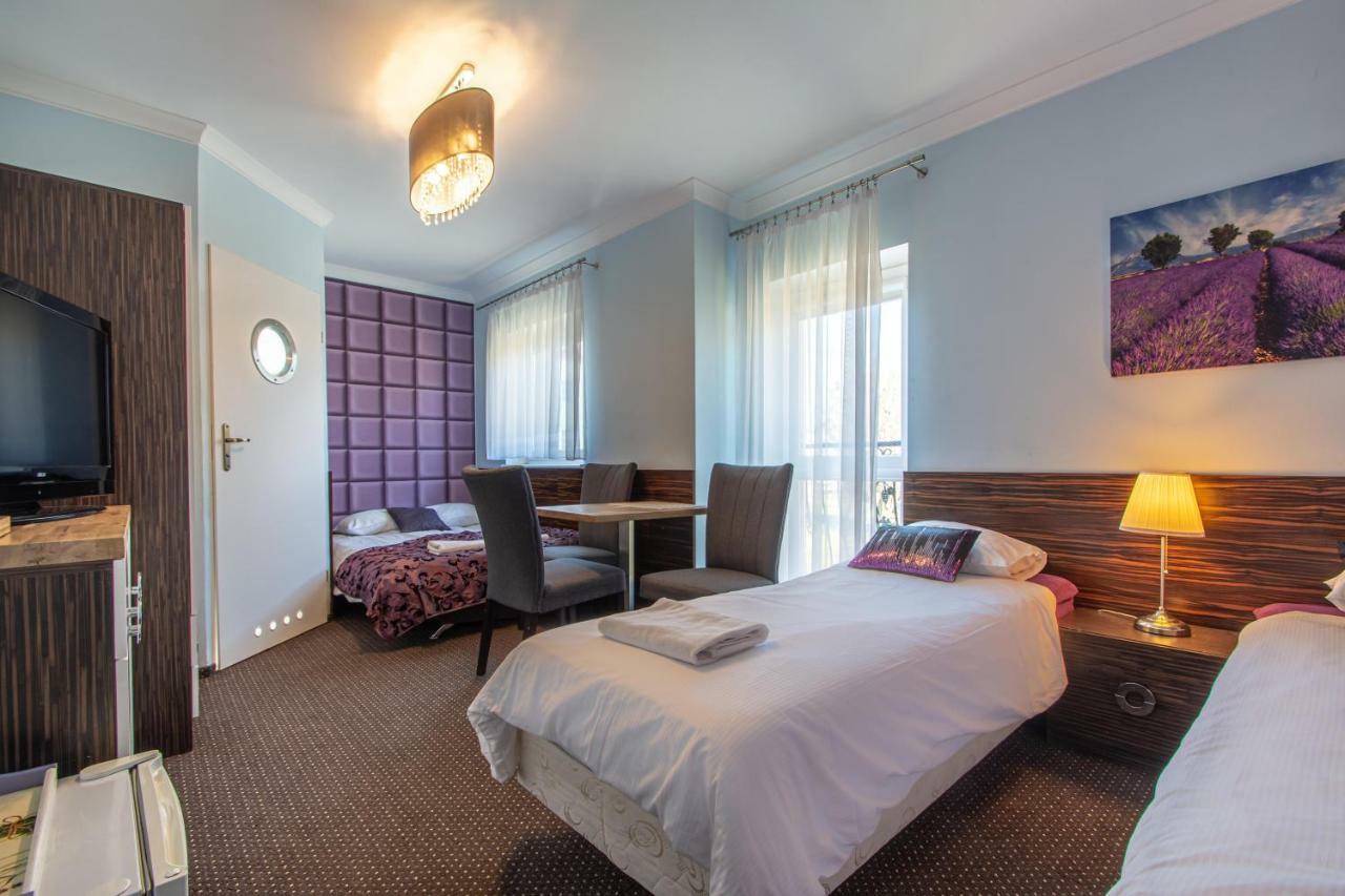 Villa 33 Blisko Plazy ソポト エクステリア 写真